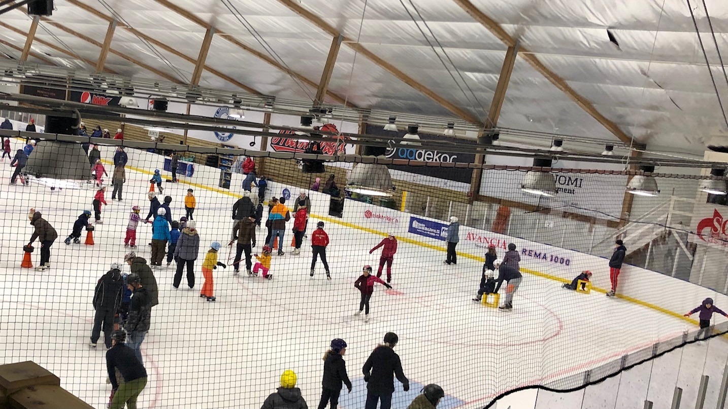 Åpen hall u/kølle og puck, 04.10.2026 12:00:00 fra 12.00 til 13.45